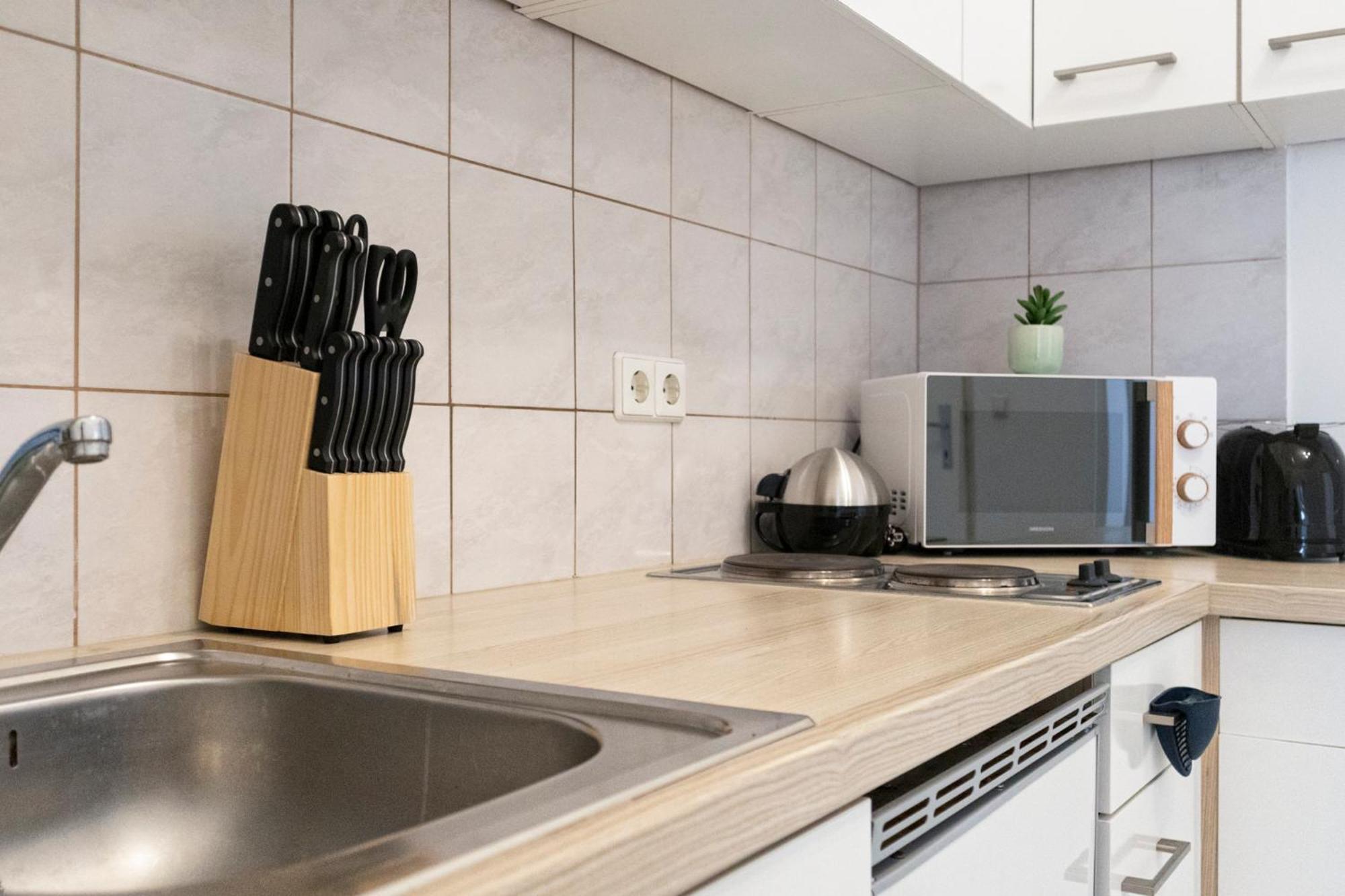 Prime Location & Peaceful Shared 2 Bedroom Apt With Backyard Відень Екстер'єр фото