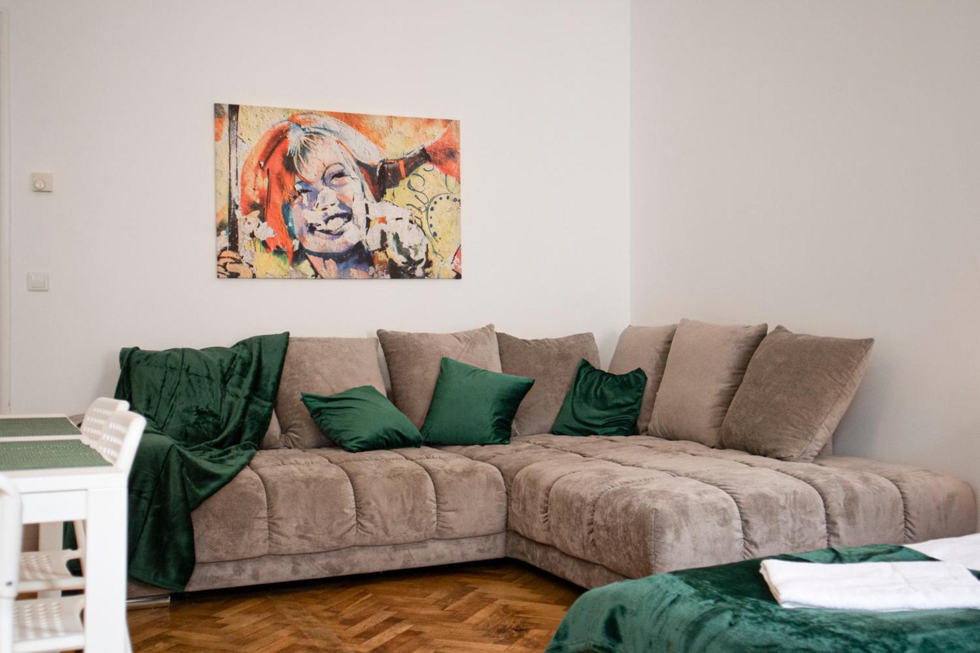 Prime Location & Peaceful Shared 2 Bedroom Apt With Backyard Відень Екстер'єр фото